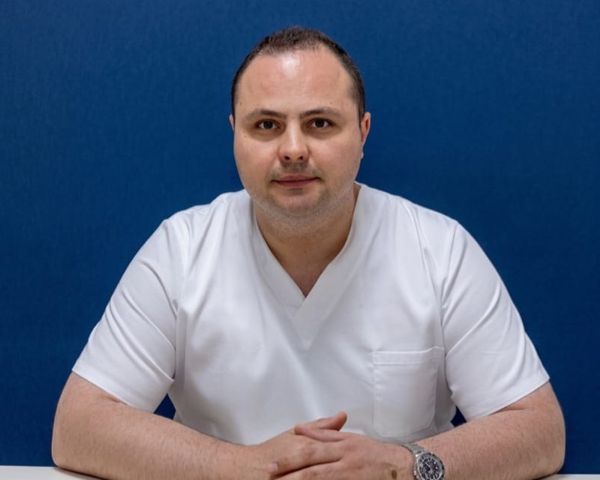 Dr. Razvan Bobeica Dr. Razvan Bobeica