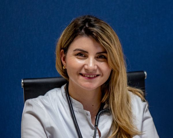 Dr. Mihaela Spinache Dr. Mihaela Spinache